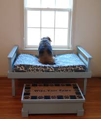 Omg Just The Cutest Lil Bed So They Can See Above The Feet Wiping Table Just The Cutest If U Have A Lil One Pallet Dog Beds Diy Dog Bed Corner