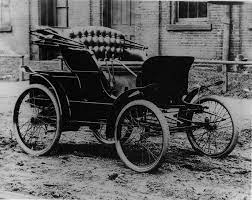 First Automobile Sold On This Day In 1898 Pdx Retro Automobile Antique Cars Vintage Cars