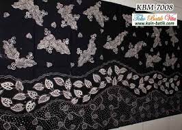 Kain batik printing bahan 100% katun primisima warna tahan lama nyaman di pakai, dingin dan halus menyerap keringat corak / motif tidak mudah luntur mudah dalam perawatan warna foto sesuai dengan aslinya size : Batik Madura Hitam Putih Kbm 7775 Kain Batik Murah