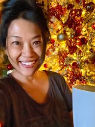 Happy Friday! Took the morning off- Enjoying my coffee and the twinkling  lights of a Christmas tree!🎄✨😍☕️ Hope you have a great day!