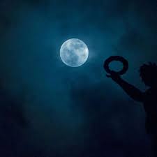 Der vollmondkalender 2021 mit exakten zeitangaben für verschiedene. Blue Moon An Halloween Darum Leuchtete Der Vollmond Am 31 Oktober Nicht Blau Wissen