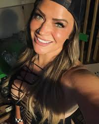 Last NIGHT Biketoberfest!!! Froggy's is where it's at!!! Come see me and  miss @whereintheworldismiamia!!! #froggys #bartender #harleydavidson  #harleygirl #hurricaneshots #bikershit #comeplay