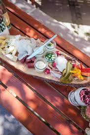 1 chtipiti (käsesalat) g, 7 3,80 schafskäse mit knoblauch 2 tzatziki g 3,60 griechischer joghurt mit gurken und knoblauch 4 gebackene zucchini mit tzatziki g 5,20 6 dolmades, hausgemacht 5,50 gefüllte. Sommerfest Sommerfest Mitternachtssnack Brotzeit