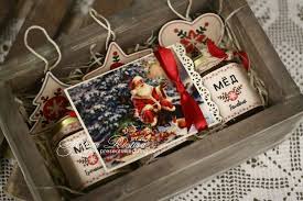 что можно подарить мужчине на новый год своими руками Nabor Korporativnyh Podarkov Medovyj Novyj God Ot Dizajn Studii Presents Wedding Korporativnye Podarki Podarki Rozhdestvenskie Korobki