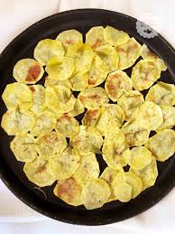 Non preoccuparti, non sta per esplodere il forno fa parte della cottura! Ricetta Patatine Croccanti Al Microonde Crisp Ricette Al Volo