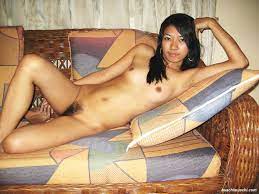 nackte asiatische Frau mit haariger Muschi - Unrasierte Muschi Bilder