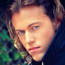 Malik Gipson's Instagram, Twitter & Facebook