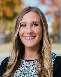 Elizabeth Kroeger's Instagram, Twitter & Facebook