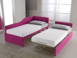 Letto matrimoniale con testiera imbottita sagomata belle, disponibile con box contenitore o con giroletto sottile. Letti Letti Con Sottoletto Codice 1464 1 Trieste Il Particolare Del Sottoletto Aperto