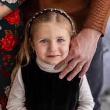 If you're in need of some last-minute family holiday photos, I have  openings this month and early December! Lindsey Morgan Photos I'd love to  capture these memories for you and yours🩷 Contact