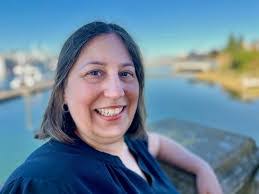 Heidi Andrade's Instagram, Twitter & Facebook