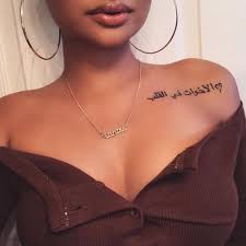 Sierrajanaee Tattoo Schriftzuge Ideen Schlusselbein Tattoo Arabische Schrift Tattoo