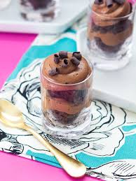 23 mini dessert recipes that are perfect for parties—and seriously cute. Chocolate Mousse And Brownie Shot Glass Dessert Sarah Hearts