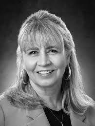 Hollie Tracy's Instagram, Twitter & Facebook