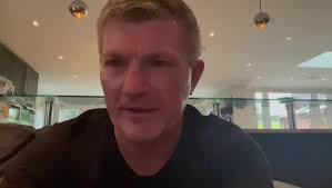 Abbie Davidson firing all cylinders working with her Dad ahead of this  Saturdays fight with Shauni Williamson, one of the most talked about fights 