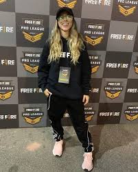 Mc maellen a rainha da precisa melhores momentos highlights free fire ep 01 th god. Fa Club Mc Maellen Home Facebook