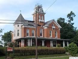 262 Main St Carthage Il 62321 In 2020 Old House Dreams Old Houses For Sale Historic Homes For Sale
