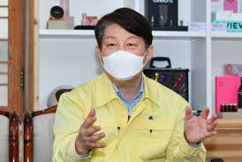지난 26일 오후 대구시의회 본회의에서 시의원과 실랑이를 벌이던 중 실신해 병원으로 옮겨진 권영진 대구시장. ê¶Œì˜ì§„ ëŒ€êµ¬ì‹œìž¥ ì´ê´'ìž¬ ì˜ì› ëŒ€êµ¬ ì‹œë¯¼ì—ê²Œ ë°±ë°°ì‚¬ì£„í•˜ë¼ ë„¤ì´íŠ¸ ë‰´ìŠ¤