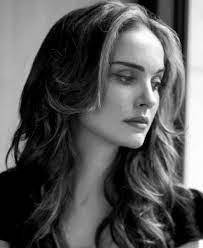 Her mother was american and her father, who later became a fertility doctor, was israeli. Ù†Ø§ØªØ§Ù„ÙŠ Ø¨ÙˆØ±ØªÙ…Ø§Ù† ØªÙØ¶Ù„ Ù„ÙˆØ³ Ø§Ù†Ø¬Ù„ÙˆØ³ Ø¹Ù„Ù‰ Ø¨Ø§Ø±ÙŠØ³ Ù…Ø¬Ù„Ø© Ù‡ÙŠ