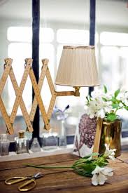 Une Lampe En Accordeon Avec Des Metres En Bois Deco Recup Idee Deco Idees De Decor