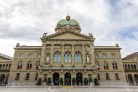 Zwitserland is een land aan de westkant van het midden van europa. De Zwitserse Regering Gebouw Bundeshaus Of Federale Paleis Van Zwitserland Hoofdkantoor Een Van De Oudste Democratieen In De Wereld Bern De Hoofdstad Van Zwitserland Royalty Vrije Foto Plaatjes Beelden En Stock Fotografie Image