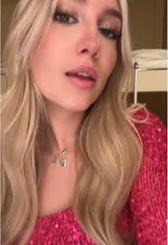 Amelia Wolfson (@ameliiaanne)