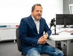 Bo Robert Golob s funkcije predsednika ...