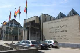 De gemeente assenede wil solidariteit tonen door de regenboogvlag te laten wapperen. Hier Wappert Geen Regenboogvlag Aan Gemeentehuis Op Dag Tege Drogenbos Het Nieuwsblad Mobile
