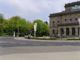 Denn der uraufführungsregisseur kay neumann ging den entgegengesetzten weg. Am Theater Braunschweig Mapio Net