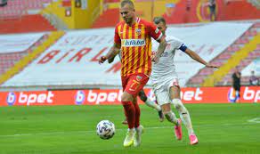 Süper lig ekiplerinden hes kablo kayserispor, denis alibec'in kiralık olarak romanya'nın cfr cluj takımına kiralandığını açıkladı. Kayserispor Da Denis Alibec Genclerbirligi Maci Kadrosundan Cikarildi