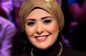 صورة هكذا هنأت صابرين ابنها نور بتخرجه في الجامعة Celebrities Celebrity News Fashion