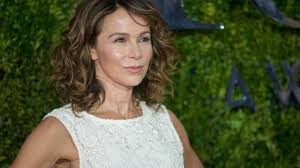 This handheld hair steamer is designed to help you quickly refresh and restyle your hair. Dirty Dancing Remake Jennifer Grey Names Who She D Cast As Baby And Johnny People Com