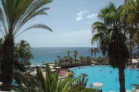 Le prix d'une piscine à débordement est plus élevé que celui des piscines classiques en raison de ses nombreux avantages et de ses qualités esthétiques. Piscine A Debordement Face A La Mer Bild Von R2 Rio Calma Hotel Spa Conference Costa Calma Tripadvisor
