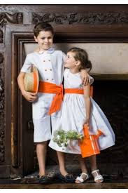 Les petits garçons pourront être habillés d'une culotte anglaise avec une chemise assortie ou être vêtu d'un petit costume. Tenue D Enfant D Honneur Sur Mesure Robe De Cortege Sur Mesure Mariage Chic Printemps Ete Place Dauphine