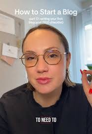 Victoria Holbrook's Instagram, Twitter & Facebook