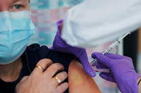 Elle se fera vacciner en même temps que son père par son infirmière. Covid 19 Face Au Variant Delta La Vaccination Sera T Elle Obligatoire En France Dossier Familial