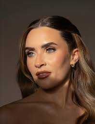 Elicia 🤎 Photography: @kmr.creativestudio // @kirsty.mroberts Hair  Stylist: @bridalhair_byromyjade MUA: @keirawilsonbridal Bridal dresses:  @sixpennybridal Location: @bakstagestudio ✨ Talent: @elicia_baileyy