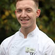 Young chef leads push to feed hospital heroes