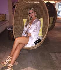 Join charlotte bouchard's fan club to unlock even more content. Non Solo Genie A Casa Bouchard La Bellezza E Di Famiglia Il Quintetto Mozzafiato Che Fa Impazzire I Social Gallery