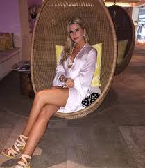 Join charlotte bouchard's fan club to unlock even more content. Non Solo Genie A Casa Bouchard La Bellezza E Di Famiglia Il Quintetto Mozzafiato Che Fa Impazzire I Social Gallery