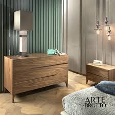 Camere da letto in offerta. Arte Brotto Aggiungi Personalita Alla Tua Camera Da Letto Con L Eleganza Senza Tempo Della Cassettiera Leonardo In Noce Massello Https Www Artebrotto It Prodotto Como In Noce Massello 70 Facebook