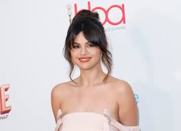 Selena gomez — undercover 03:53. Selena Gomez Opened Up About Her Experience With Fluctuating Weight Glamour