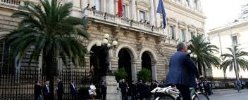 Fioriscono così numerose iniziative istituzionali volte a promuovere l'educazione finanziaria e da anni la banca d'italia è in prima linea con i corsi nelle scuole (nell'anno scolastico. Bankitalia La Banca Popolare Dei Dipendenti Che Garantisce Remunerazioni Eccezionali Nonostante I Conti In Declino Il Fatto Quotidiano
