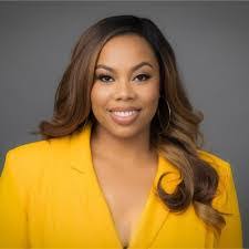 Kelly Knippel's Instagram, Twitter & Facebook