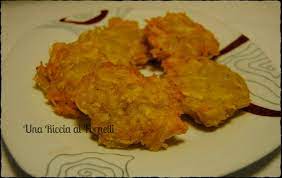 I rosti di patate sono delle golose frittelle cotte al forno che si preparano con un solo ingrediente fondamentale: Rosti Di Patate Ricetta Della Svizzera Una Riccia Ai Fornelli