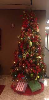 Multi Colored Light Christmas Tree With The Traditional Christmas Color Orna Christmas Tree With Coloured Lights Colorful Christmas Tree Christmas Tree Clipart