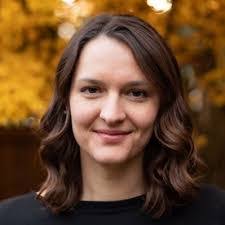 Sarah Scheuer's Instagram, Twitter & Facebook