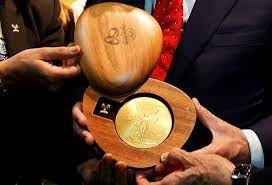 See how many medals your country picked up in the 2016 summer olympics in rio right here. What Are Gold Medals Made Of Rio Olympics 2016 Medals Are Made From Recycled Coins Mirrors And X Ray Plates Quartz