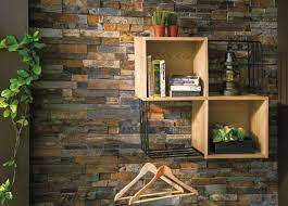 木紋置物櫃結合黑色金屬簍空置物架 充分展現時尚設計感 吊掛落地均可使用 金屬簍空設計方便吊掛衣物 獨特巧思