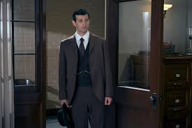 A zürichi széffiók tartalma, ha lehet, még az előzményeknél is zavarba ejtőbb: Dr Darcy Garland Suit Jacket Single Breasted Suit Jacket Suits
